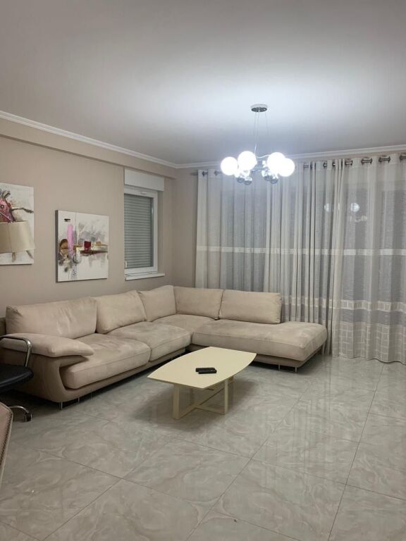 Apartament 3+1 per qera te Kontakti