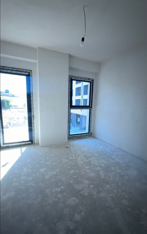 Vendesi appartamento 2+1+2 + Posto auto presso il Complesso Bengasi, Porcelan, Tirana