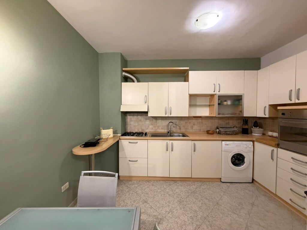Apartament 1+1 per qira tek Pazari i Ri.