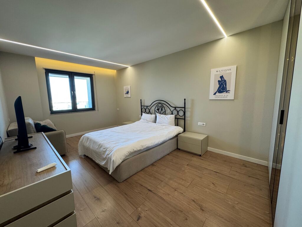 Jepet apartament me qera 1+1+1 post parkimi