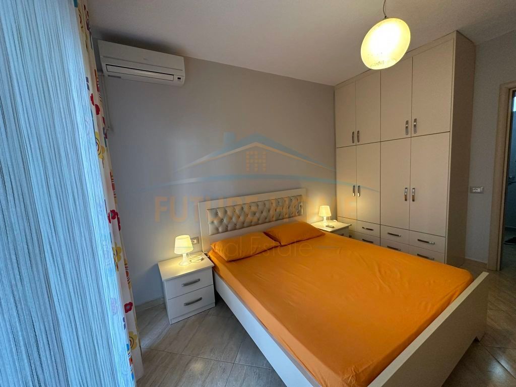 Jepet me qira apartament 1+1 me post parkimi pranë Rotondos, Unaza e Re, Tiranë.