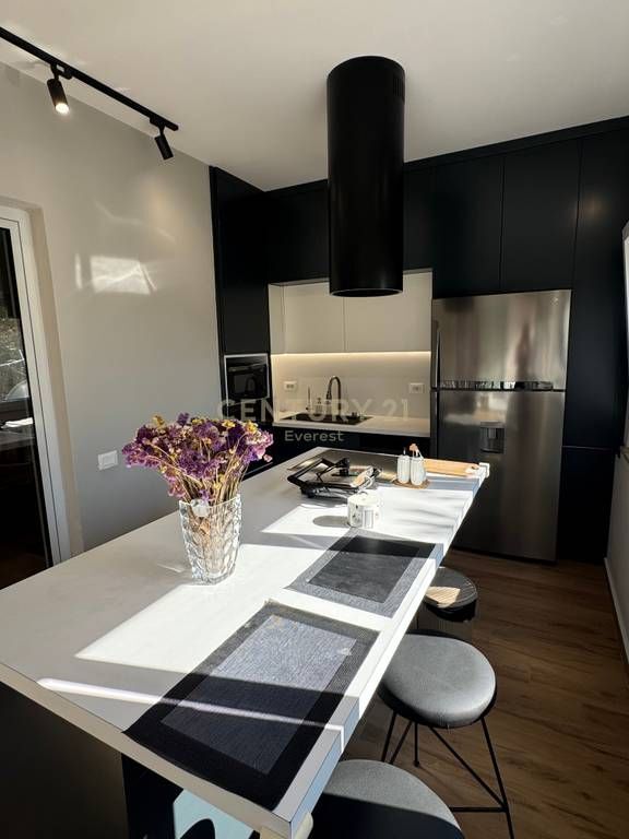 MYSLYM SHYRI, APARTAMENT 1+1 PER QIRA