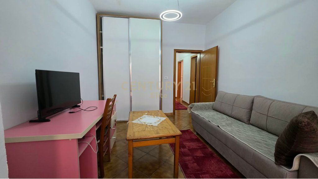 JEPET ME QIRA APARTAMENT 3+1, BRRYL, TIRANË   60,000 leke