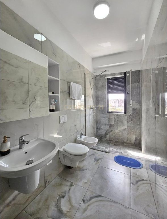 APARTAMENT 1+1 ME QIRA + POST PARKIMI 650 € /Muaj 60,000 Lekë /Muaj