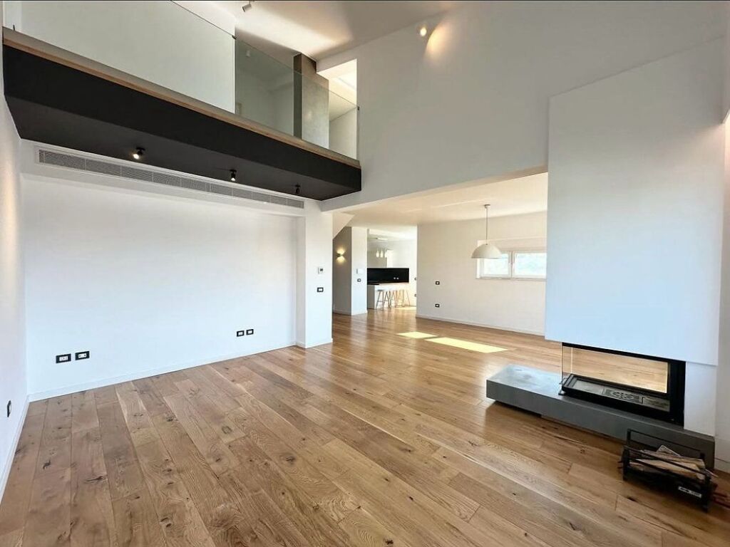 Villa di 3 piani in affitto vicino a TEG