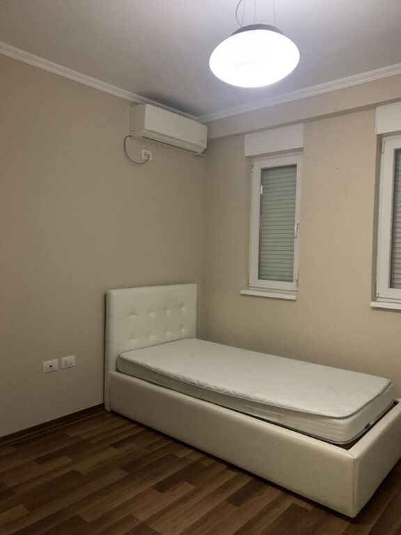 Apartament 3+1 per qera te Kontakti