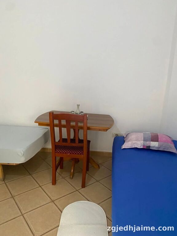 GARSONIERE 27,000 LEKE TREGU USHQIMOR, PALLATI ME SHIGJETA