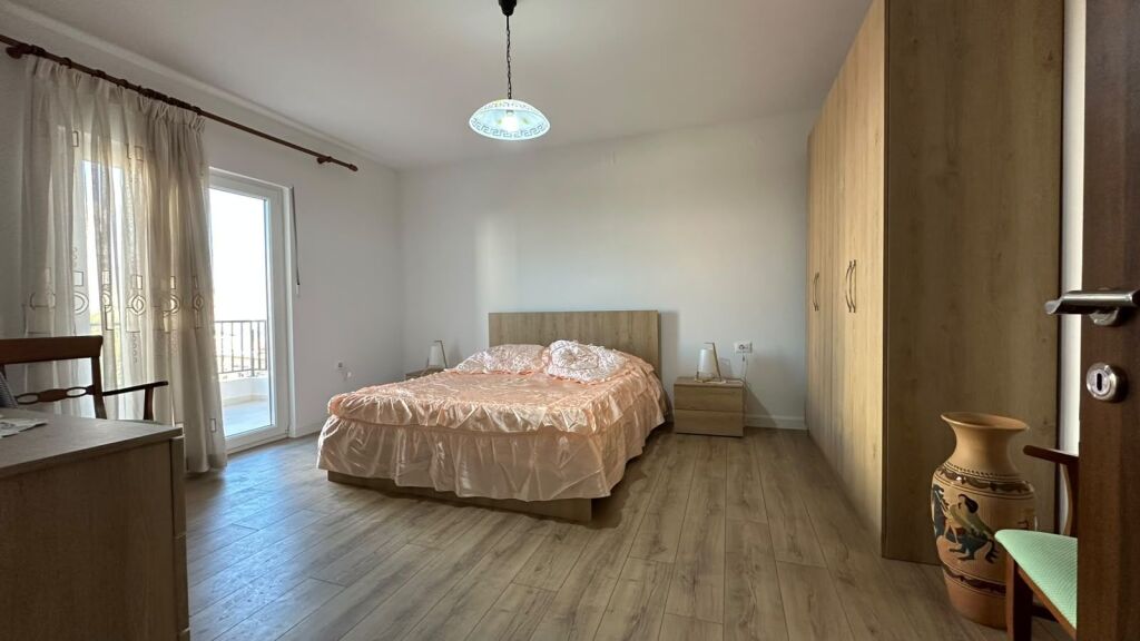 2+1 apartment for rent at Komuna e Parisit