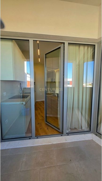 APARTAMENT 2+1 ME QIRA NË KOMPLEKSIN “GREEN VALLEY”, LIQENI I THATË, TIRANË