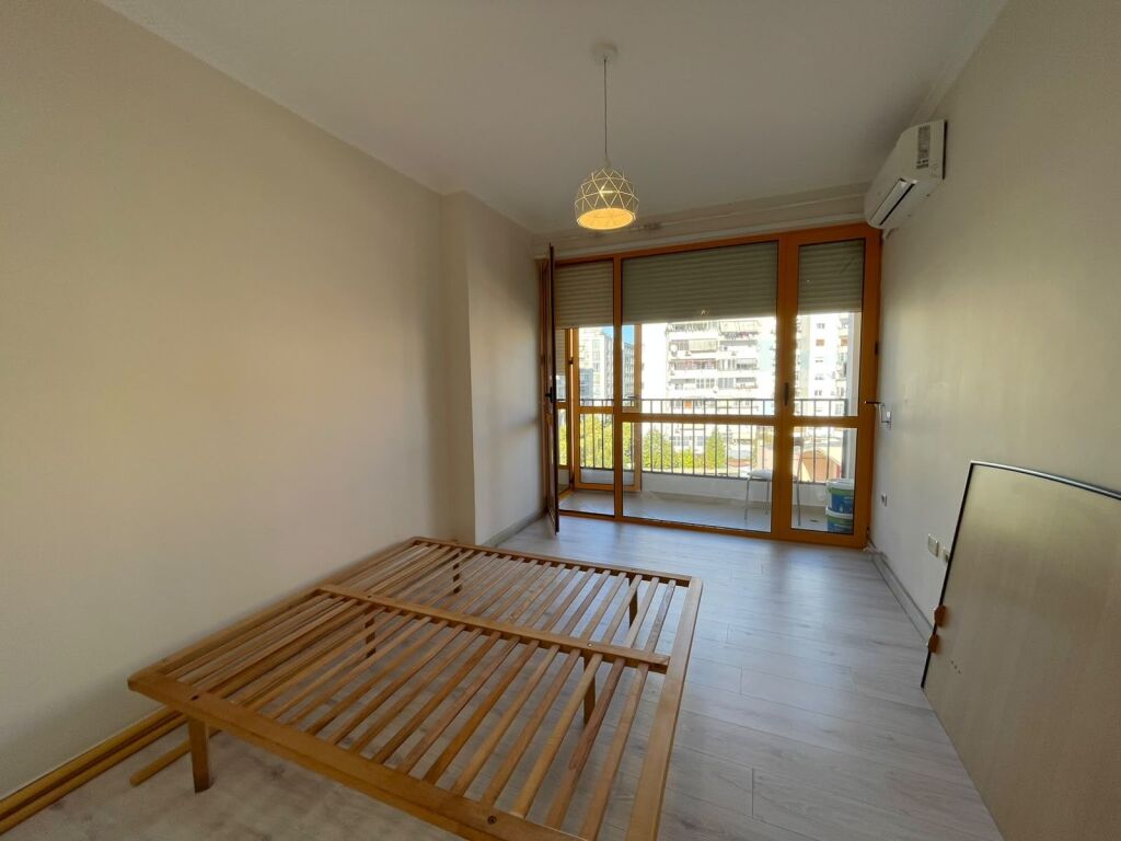 Empty apartment for office, Paris Commune