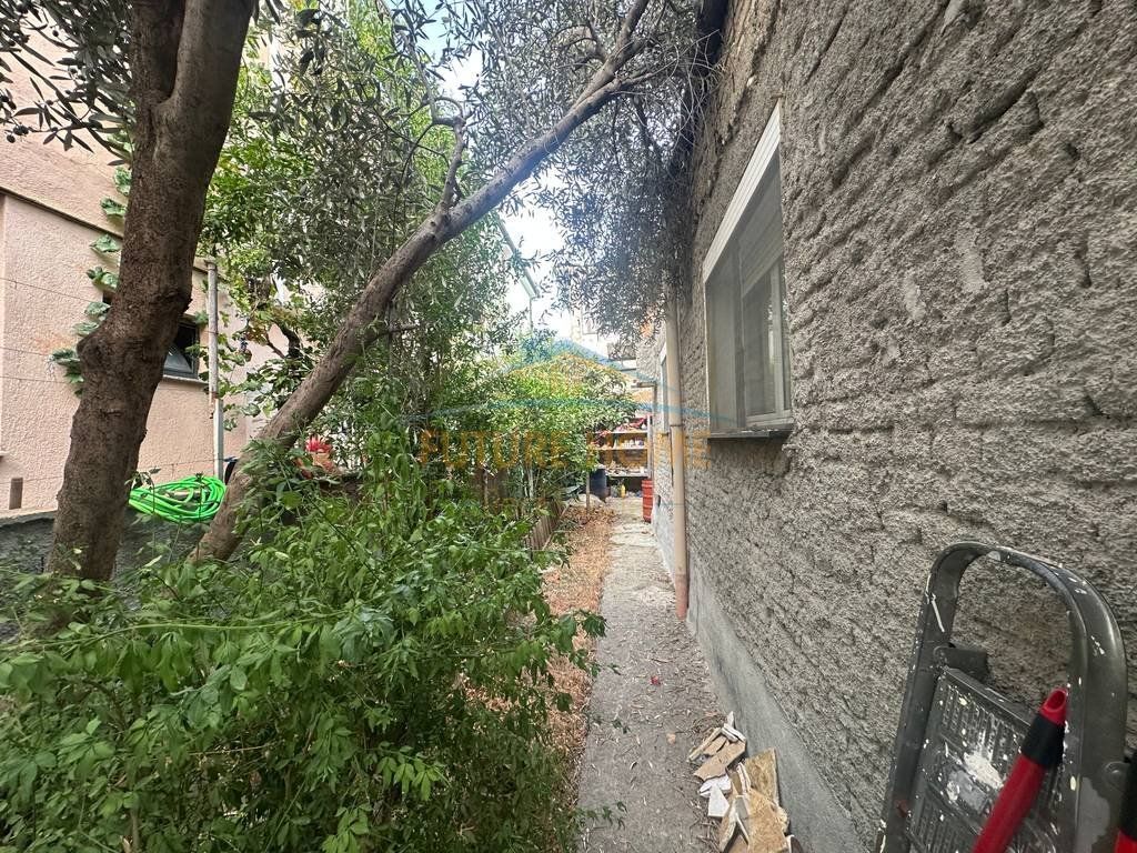 Shitet,Shtëpi Private, Bulevardi Bajram Curri,Tiranë