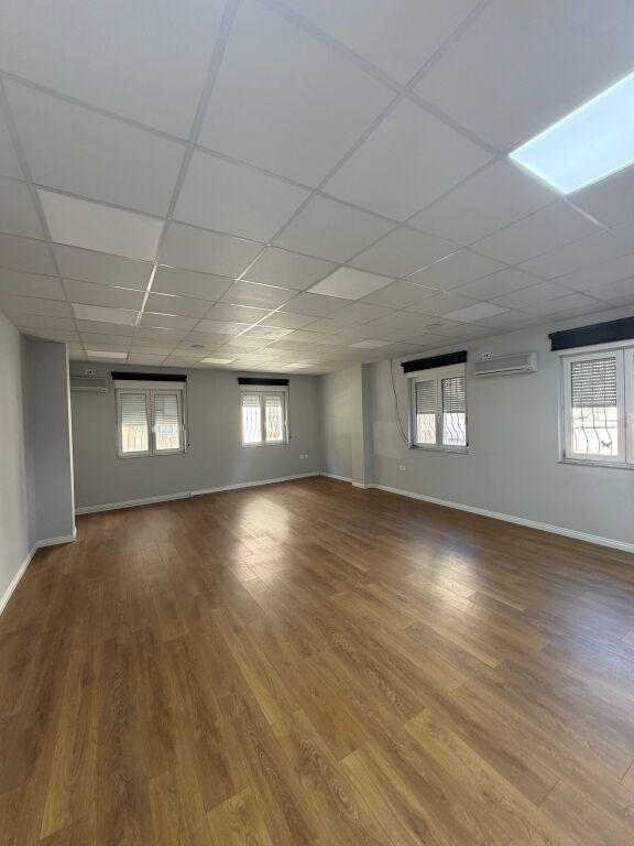 Ambjent open space,zyre,toptani qender,700 mije leke