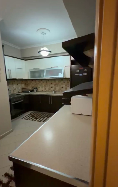 Jepet me qira apartament 2+1 pranë Oslos, Unaza e Re.