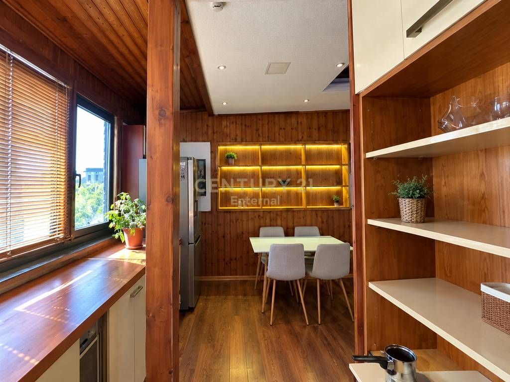 Myslym Shyri - Jepet Me Qera Penthouse 2+1+Verande Modern Tek Him Kolli