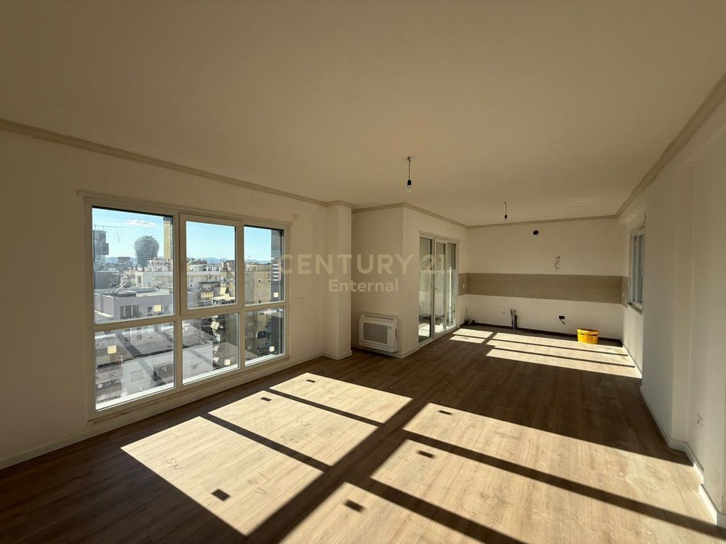Appartamento vuoto in affitto come ufficio – 130 m² | Nuovo Bazar