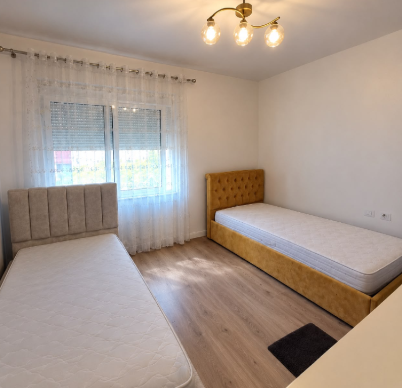 JEPET APARTAMENT ME QERA 2+1 "YZBERISHT, TEK NELA 6" 55.000 LEKE