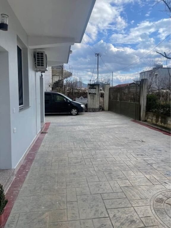 SHTEPI ME QERA 1+1 + PARKIM - SAUK I VJETER, TIRANE