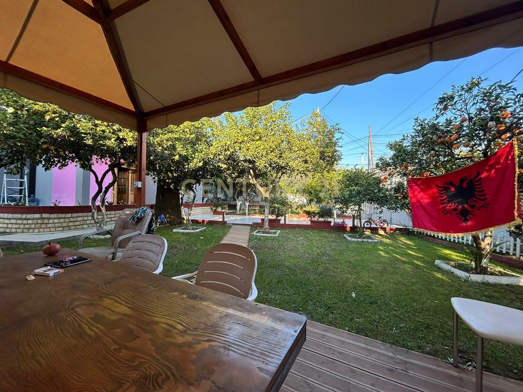 Vile Moderne per qira prane Casa Italias