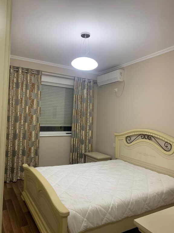 Apartament 3+1 per qera te Kontakti