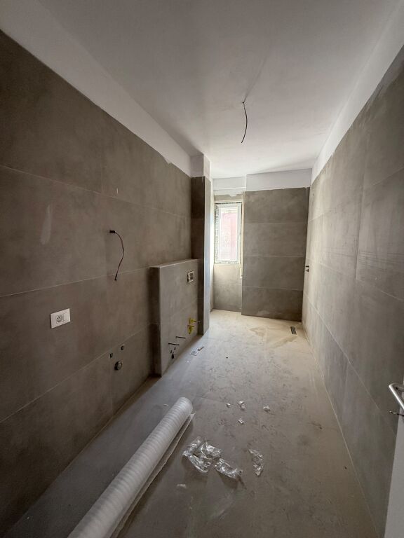 SHITET APARTAMENT 2+1+2 ME POST PARKIMI NE PASKUQAN !