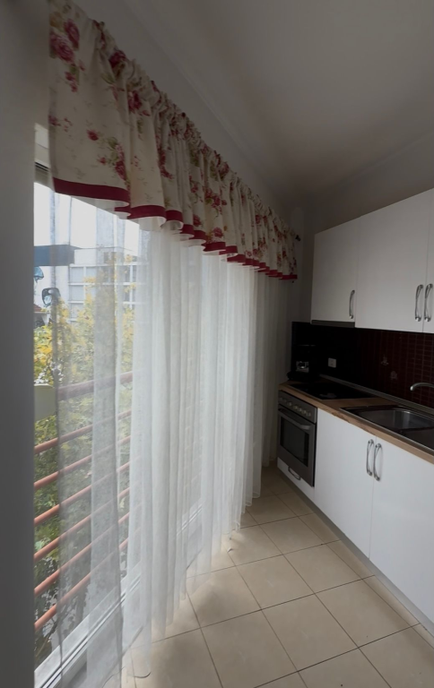 Shitet apartament 2+1 pranë Credins Bank, Ali Demi.