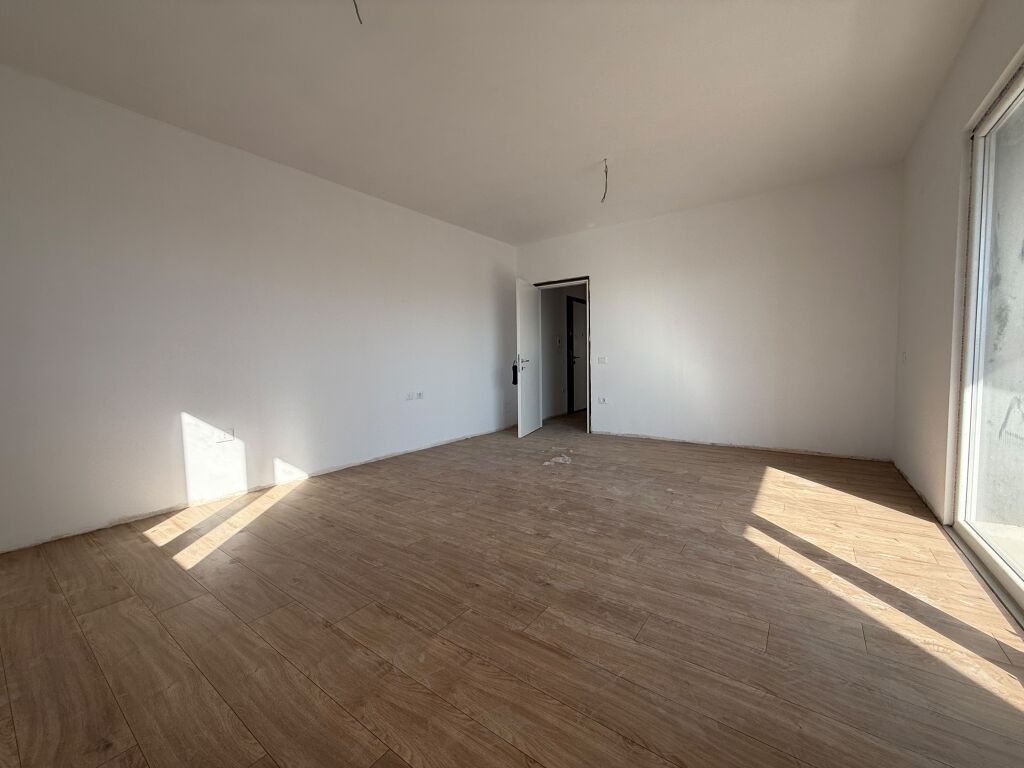 SHITET APARTAMENT 2+1+2 ME POST PARKIMI NE PASKUQAN !