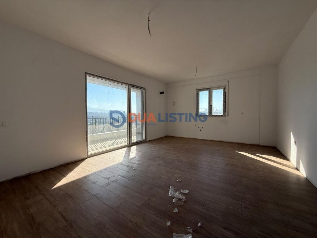 SHITET SUPER APARTAMENT 2+1+2 + POST PARKIMI Paskuqan, Tiranë