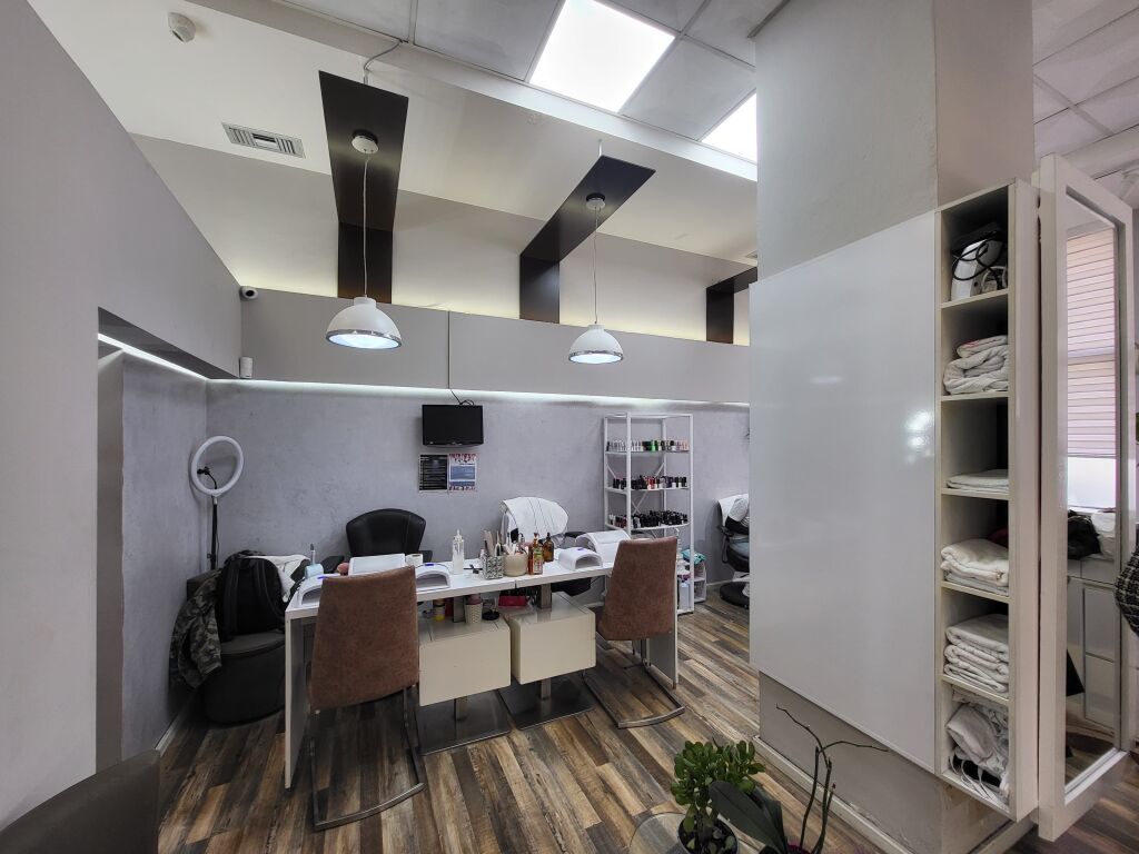 Commercial space for sale on Barrikadave Street