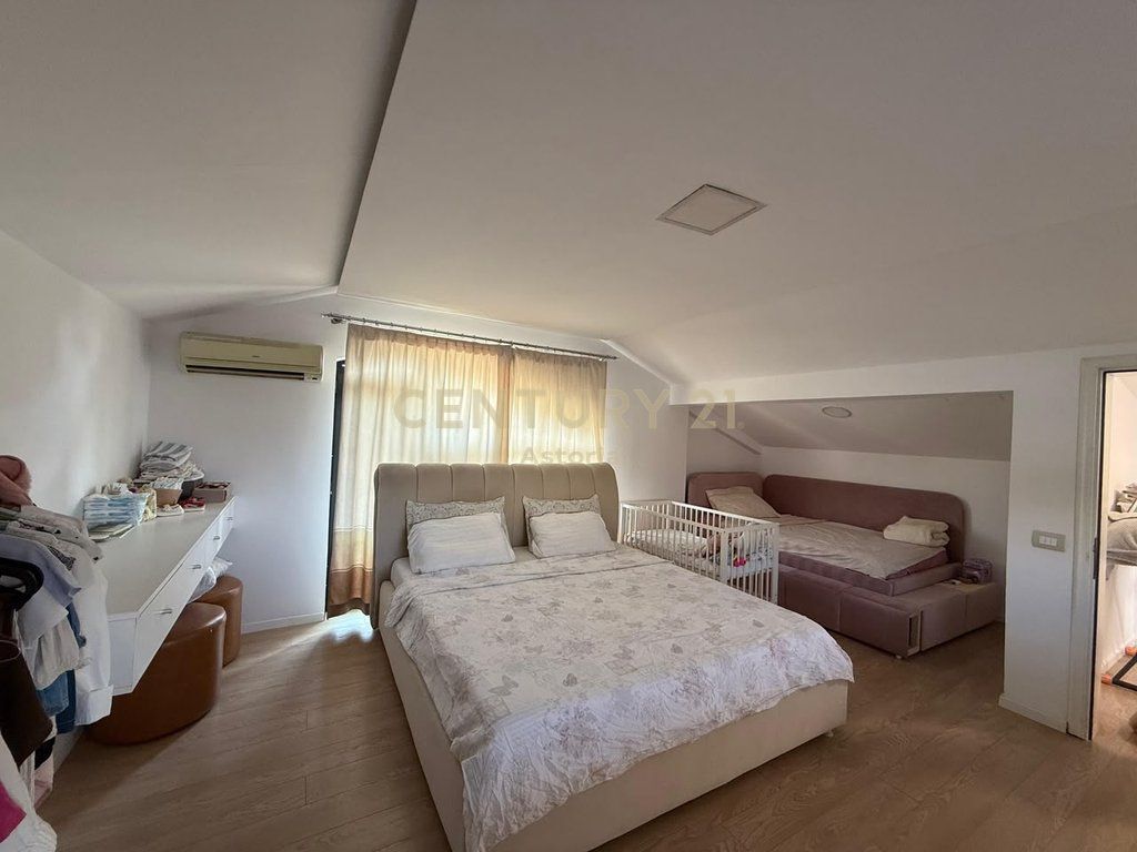 Vile Moderne per qira prane Casa Italias