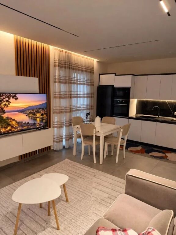 APARTAMENT ME QERA 1+1 RRUGA E DIBRES 70.000 LEKE FH-98481