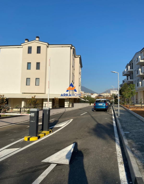 SHITEN 3 POSTE PARKIMI 75 M2 SECILI "SAUK" 2600000 LEKE SECILI