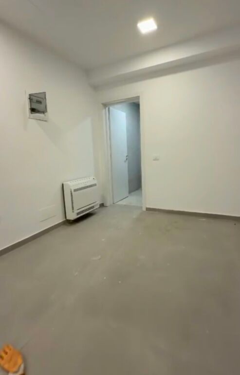 Vendesi appartamento 2+1+2+Veranda a Kodra e Diellit , vicino alla Fondazione Eleonor .