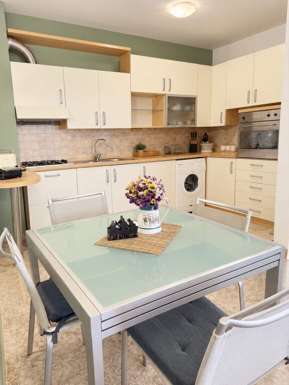# FOR RENT: 1+1 📍Pazari i Ri (Opposite Neptun) – 67,000 ALL/Month – Full Sun Exposure 🌞 – New Building – 9th Floor – 90 m² || Premium Location in Pazari i Ri 🔥