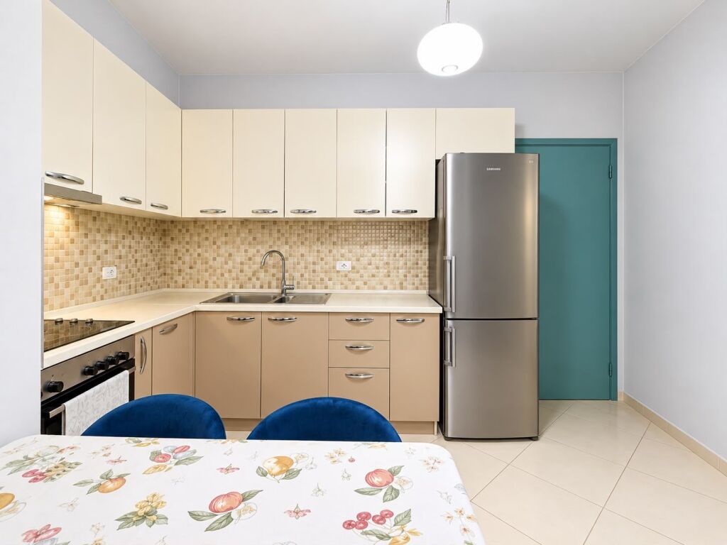 # IN AFFITTO: 1+1 + 2 Balconi (80 m²) 📍21 Dhjetori – Complesso Magnet (70.000 Lekë/Mese) – Completamente Rifinito | 6° Piano