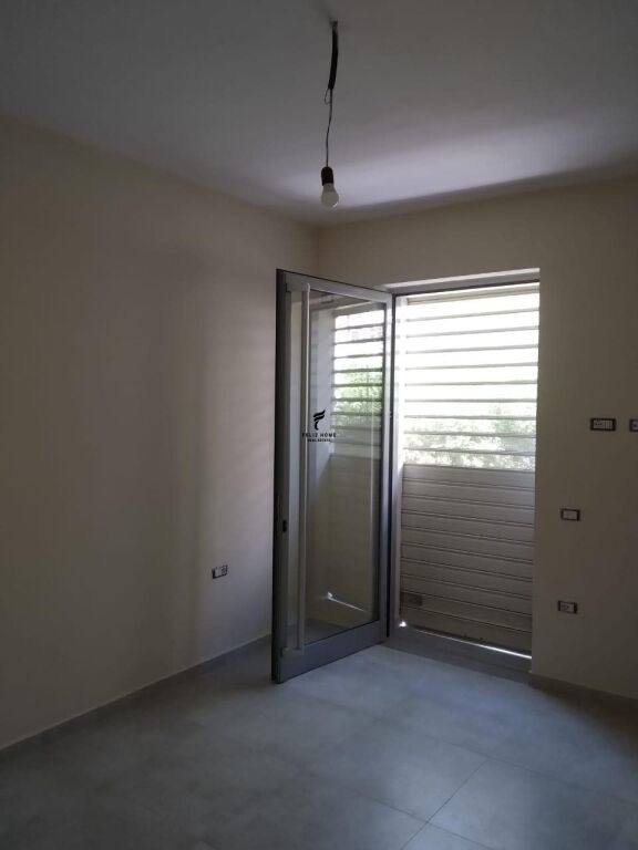 OFFICE FOR RENT 72 M2 FORMER ELECTRIC MARKET 52,000 LEKE FH-98459