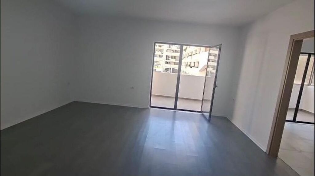 Rent | Ambient biznesi 1 + 1 | Rruga 5 Maji | 400 €/month