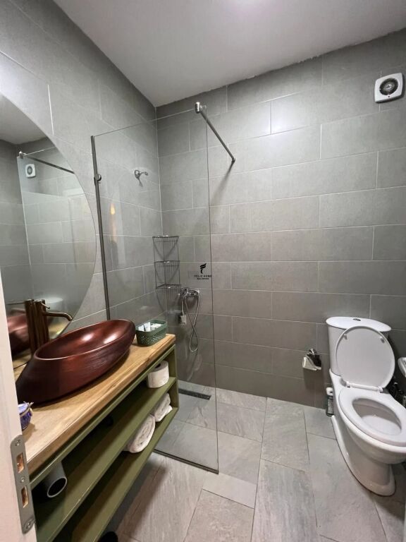 APARTAMENT ME QERA 1+1 STACIONI TRENIT 60.000 LEKE FH-98486