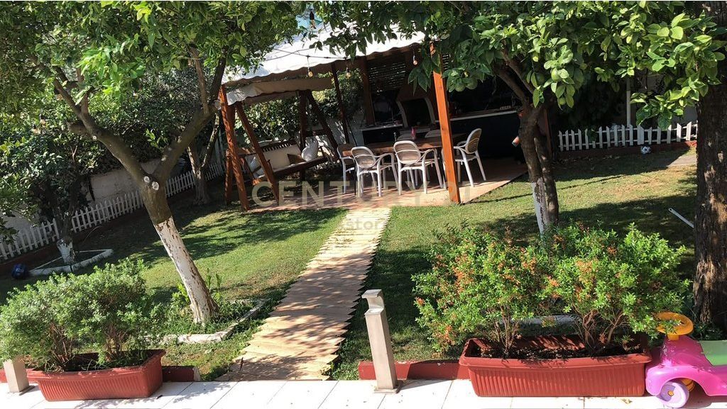 JEPET ME QIRA VILË MODERNE 3-KATËSHE MBRAPA SPITALIT HYGEA!