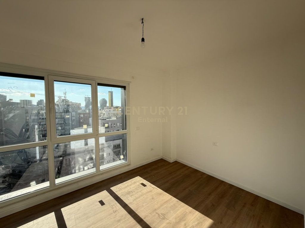 Appartamento vuoto in affitto come ufficio – 130 m² | Nuovo Bazar
