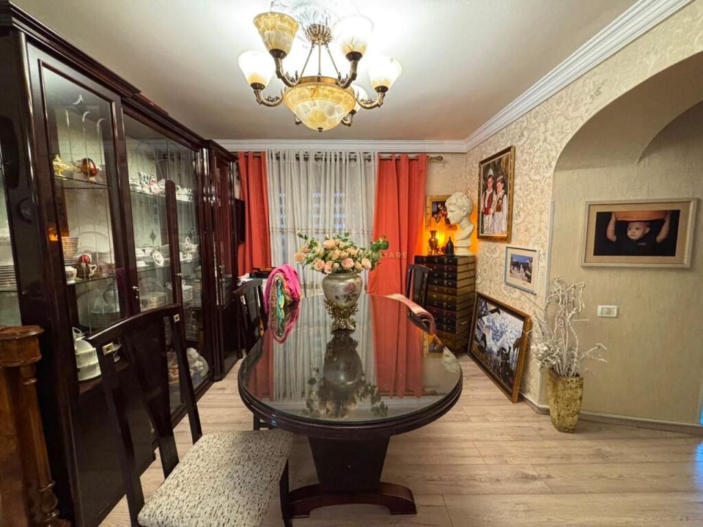 RRUGA E KOSOVAREVE APARTAMENT PER SHITJE 2+1
