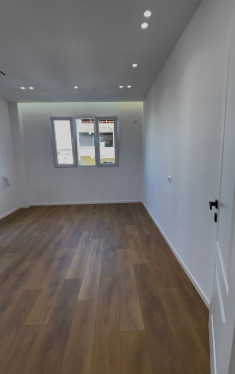 Shitet apartament 1+1 pranë Mozaikut, 21 Dhjetori, Tiranë.