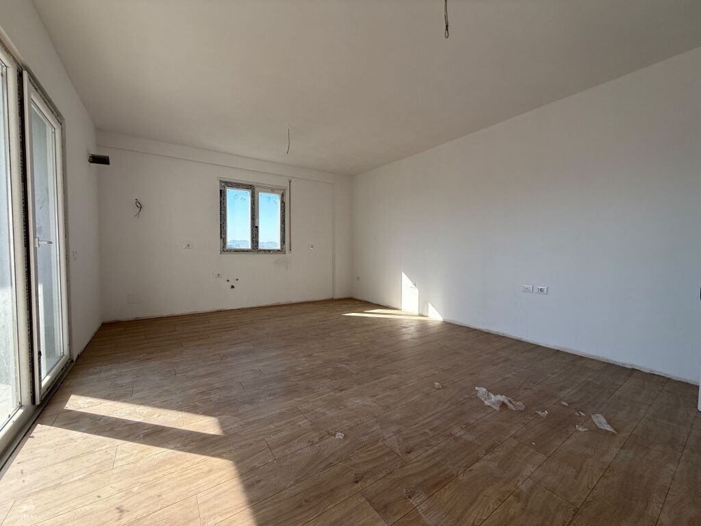 SHITET APARTAMENT 2+1+2 ME POST PARKIMI NE PASKUQAN !