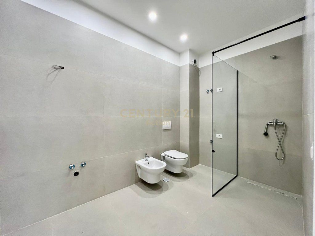  SHESIM, SUPER APARTAMENT 2️⃣➕1️⃣➕2️⃣ me 🅿️OST PARKIMI, LIQENI THATË (PA MALORE)‼️ 319,000 € Action151980