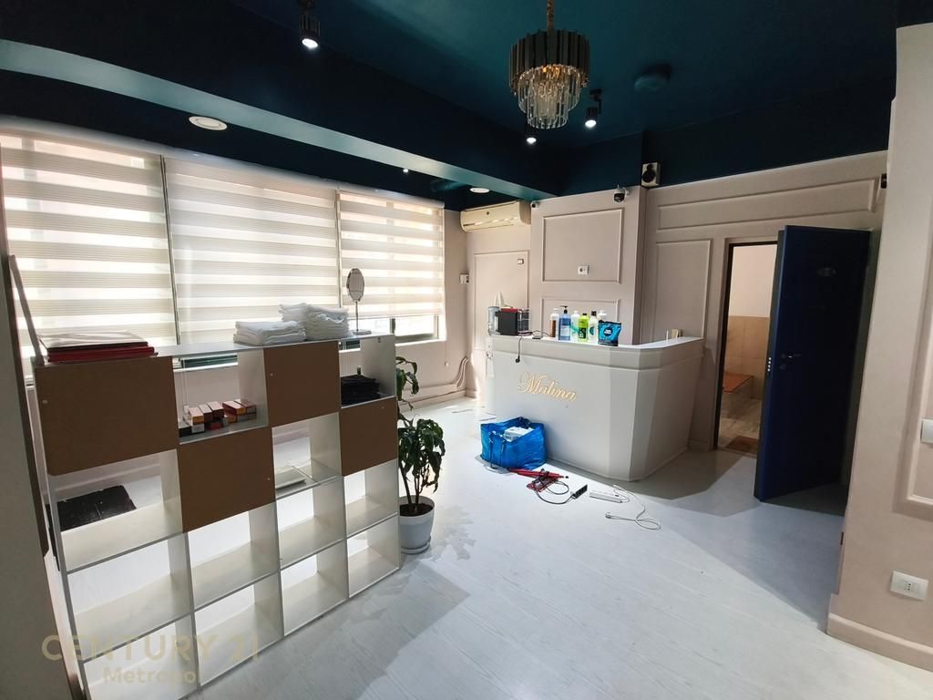 LOCALE IN AFFITTO IN VIA MYSLYM SHYRI
