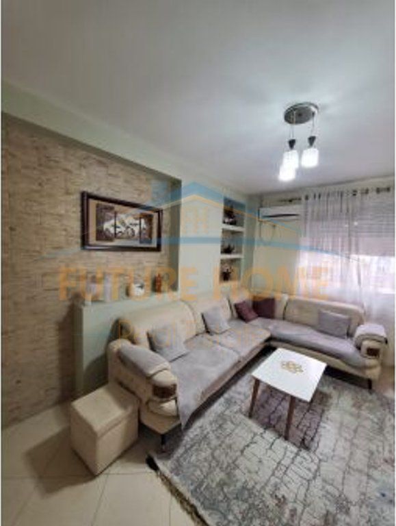Shitet, Apartament 2+1+2,prane Fizikes Berthamore,Fresku, Tiranë.
