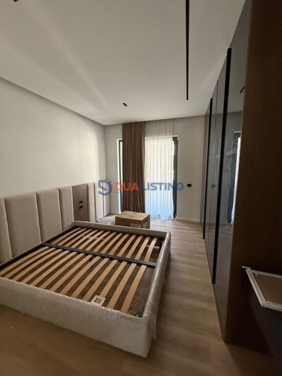 SHITET APARTAMENT 1+1+POST PARKIMI KOMPLEKSI XHELUKS