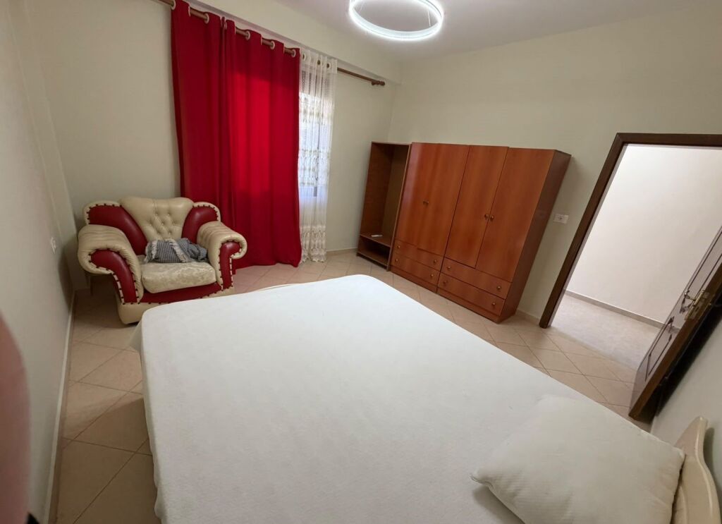 Qera | Shtëpi private 1 + 1 | Rruga Haxhi Bardhi | 400 €/muaj