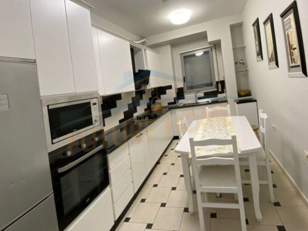 Qera, Apartament 2+1+2, Rruga e Kavajës, Tiranë