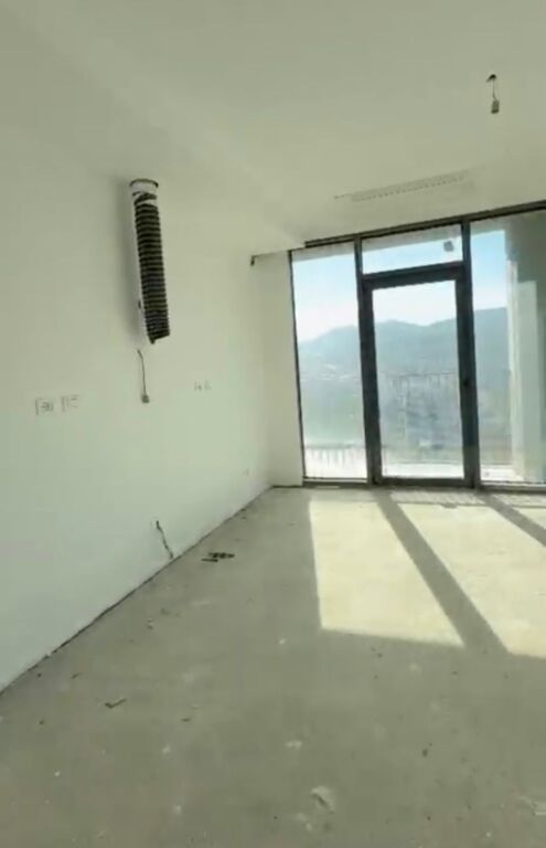 Vendesi appartamento 2+1+2+Veranda+Posto auto presso la Residenza Lake View, Lago Artificiale, Via dei Kosovari .