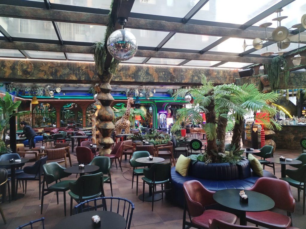 Bar-café with a play area for sale in the New Ring, Tirana.